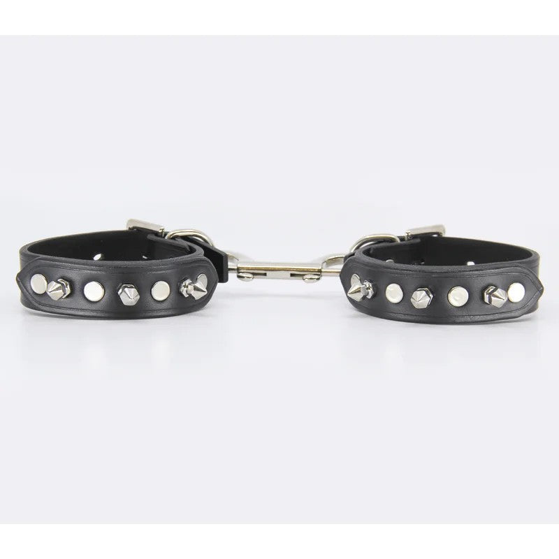 LoveInLeather–AnkleRestraints|Spiked