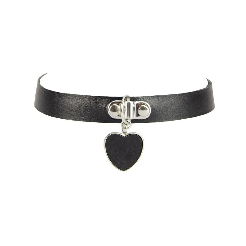LoveInLeather–FauxLeatherCollarwithSilverandBlackHeart(Black)