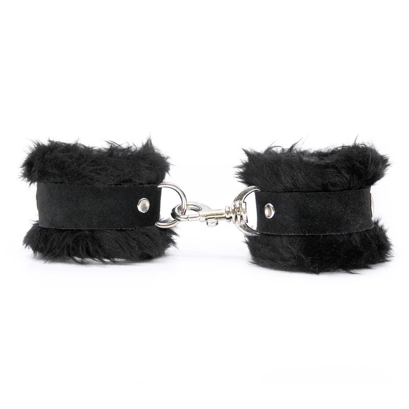 LoveInLeather–FluffyHandcuffs(Black)