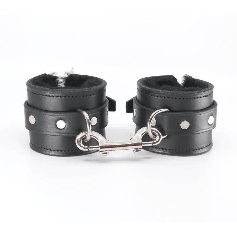 LoveInLeather–SheepskinLinedLeatherAnkleRestraints|DoubleEndedSnapJoin