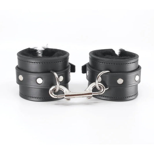 LoveInLeather–SheepskinLinedLeatherAnkleRestraints|DoubleEndedSnapJoin